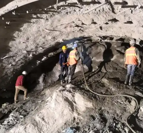 定边拱顶带模注浆料的施工流程及注意事项